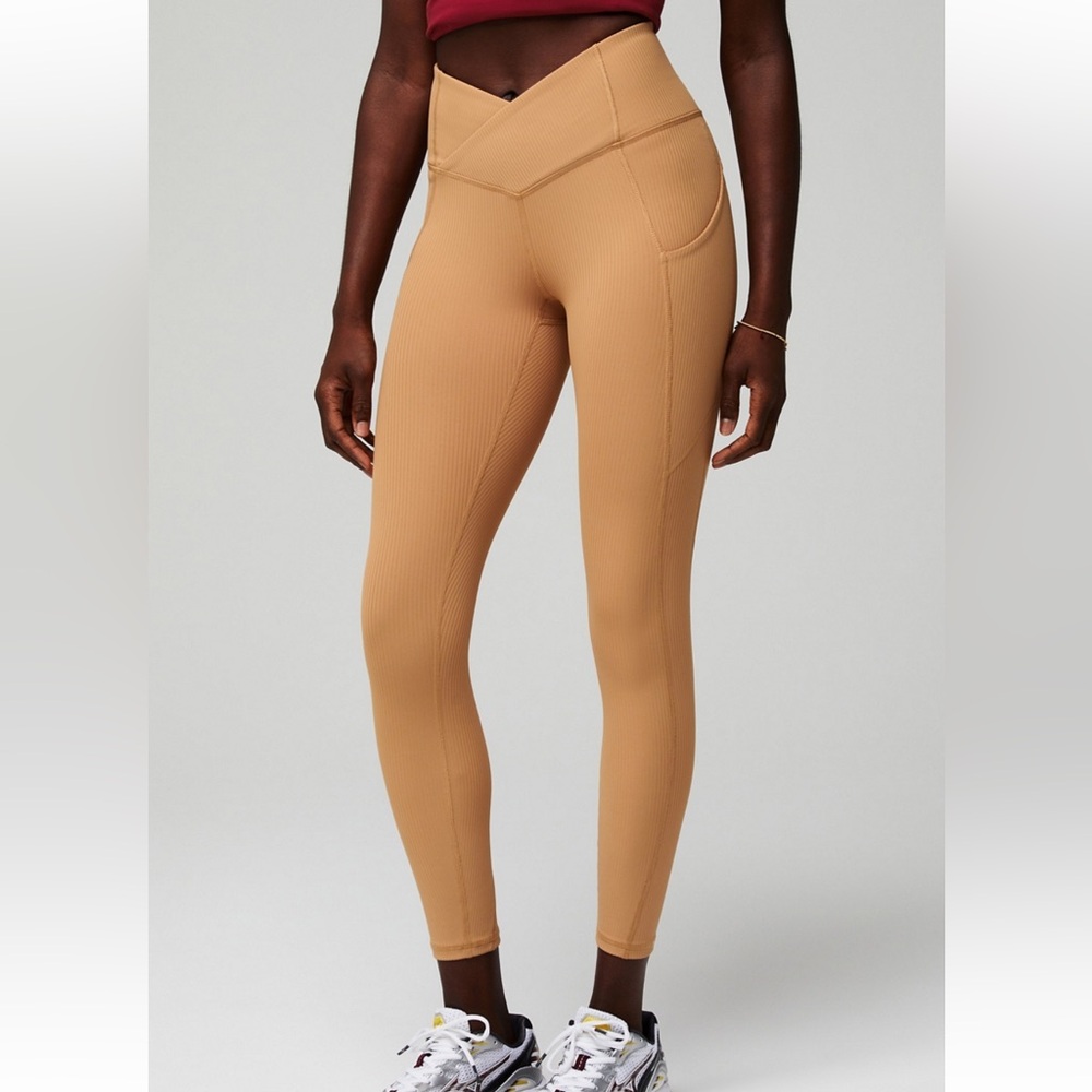 Fabletics Oasis Rib HW Crossover 7/8 Legging - Quicksand